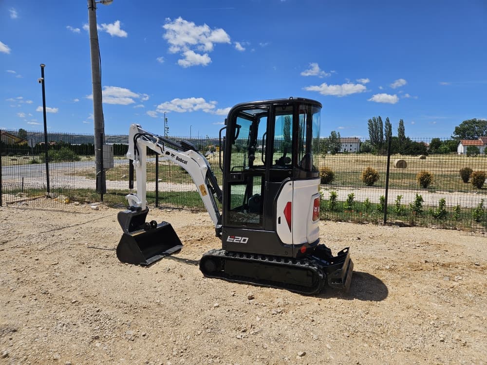 Mini bager Bobcat E20